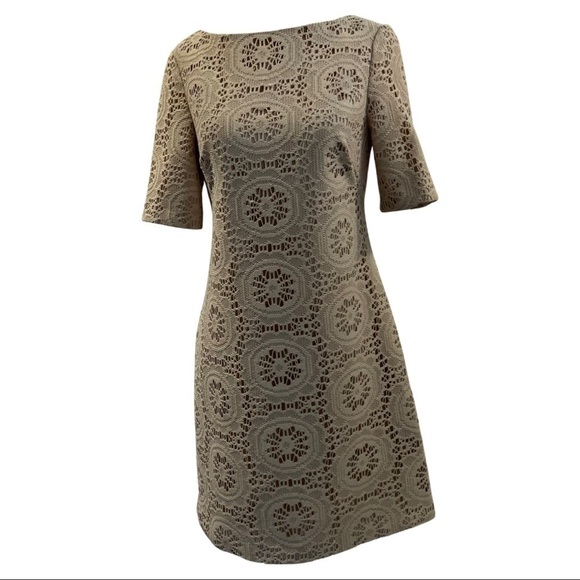 𝅺adrianna PAPELL HALF SLEEVE SAND & CREAM BATEAU NECK CROCHET DRESS‎ - Picture 1 of 9